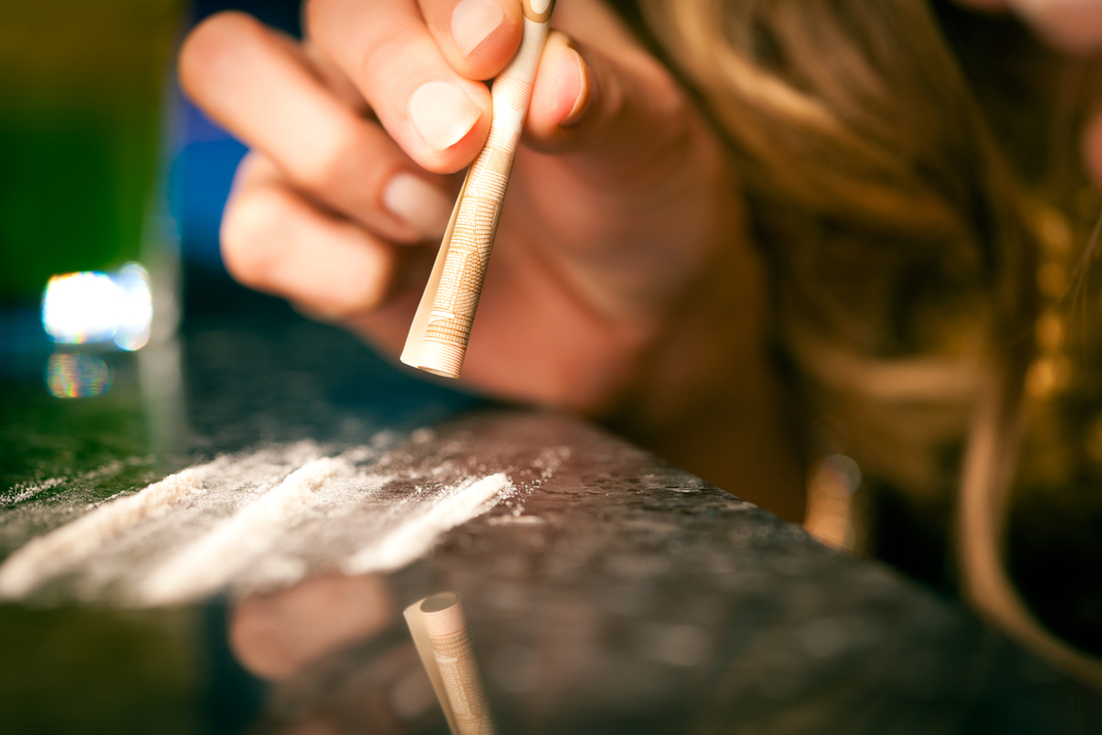 Photo-of-woman-snorting-cocaine-at-party