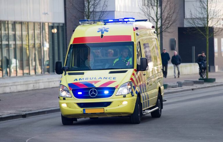 Bystanders rescue woman from icy water after car ends up in canal