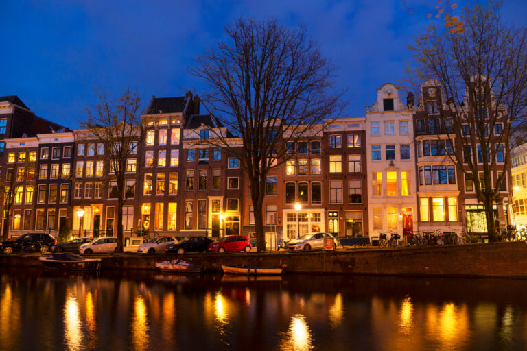 Dutch Quirk #46: Never close their curtains