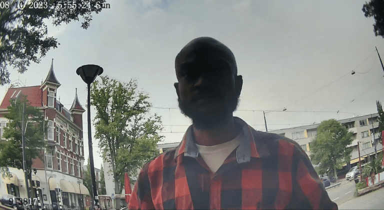 A child went missing: now, this man is using the kid’s bank card