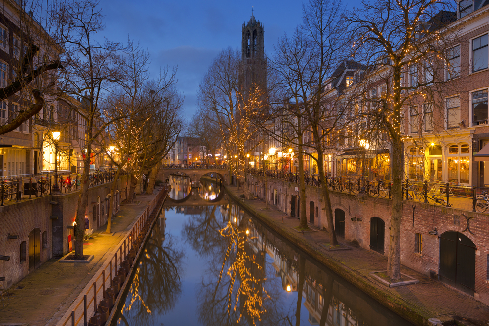The-Oudegracht-canal-and-Dom-church-in-Utrecht-in-The-Netherlands-at-night.