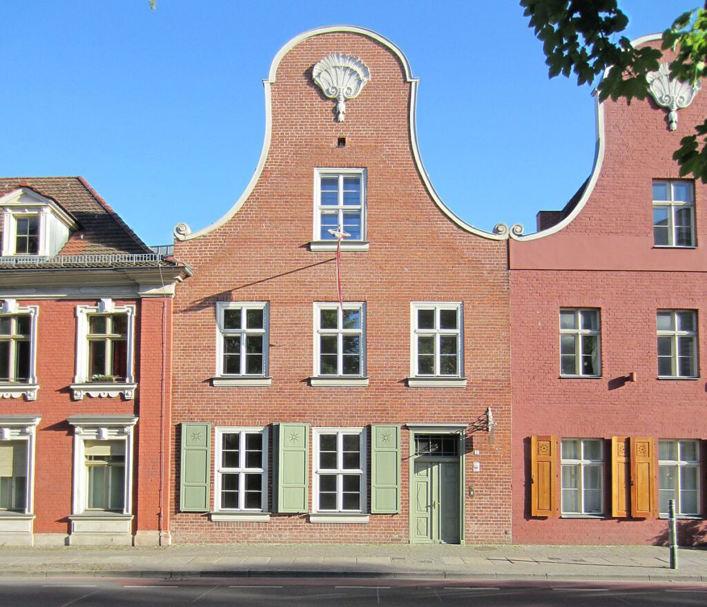 Photo-of-brick-houses-lining-the-street-of-the-Dutch-Quarter-Potsdam