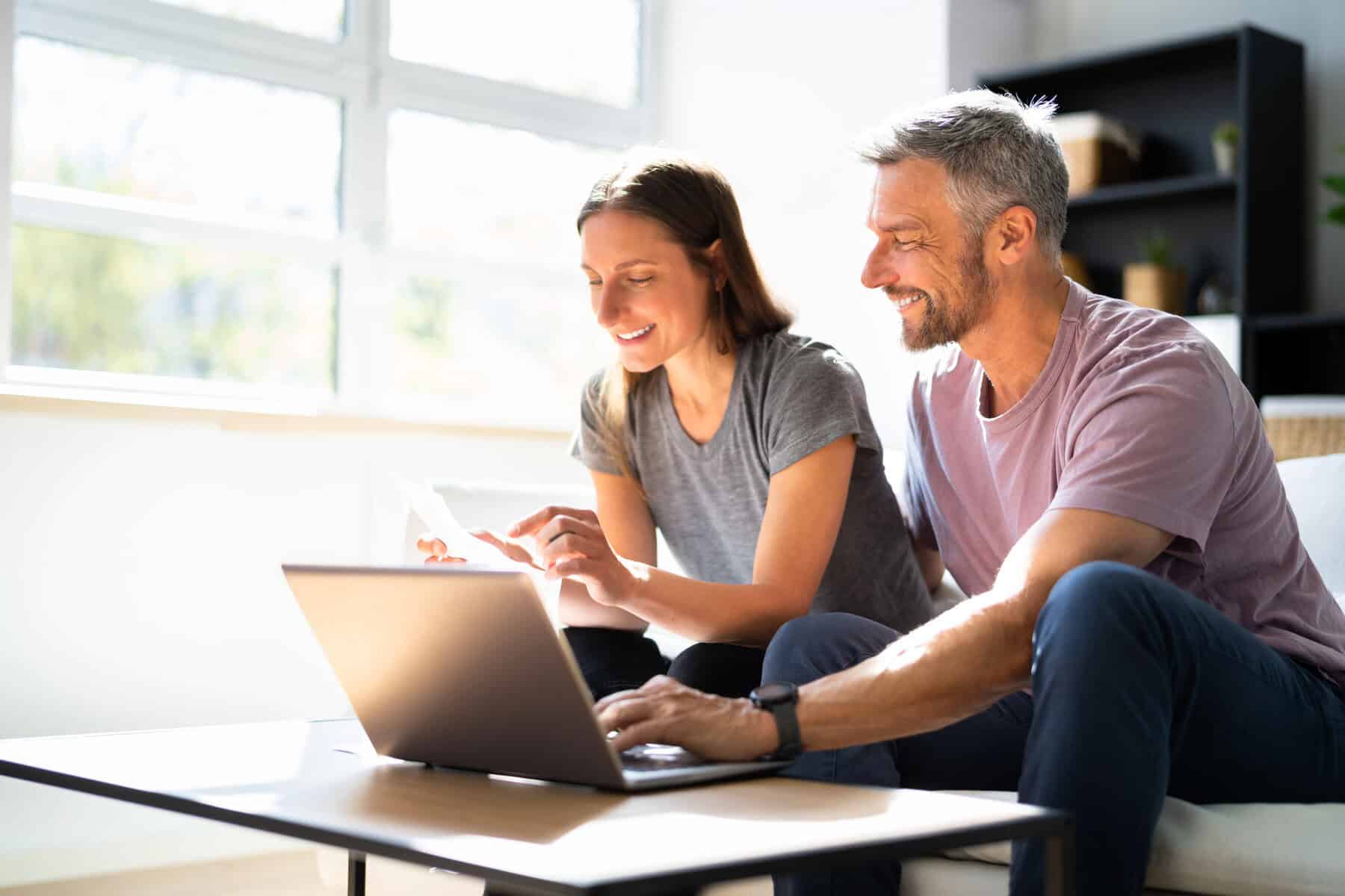 Photo-of-Dutch-entrepreneur-couple-filing-quarterly-taxes-VAT