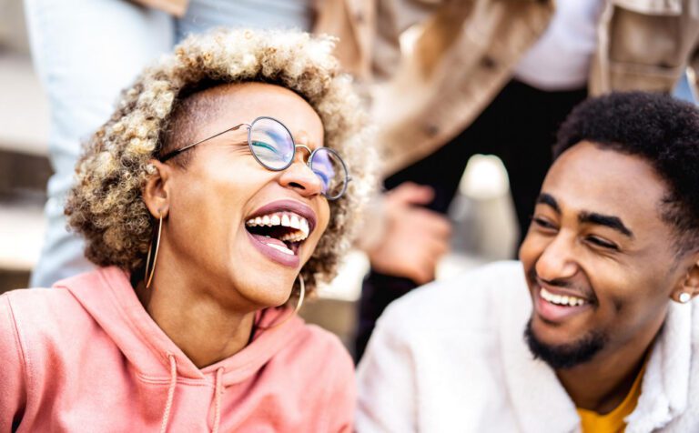 photo-of-woman-laughing-next-to-man-after-hearing-Dutch-jokes-to-help-with-learning-Dutch