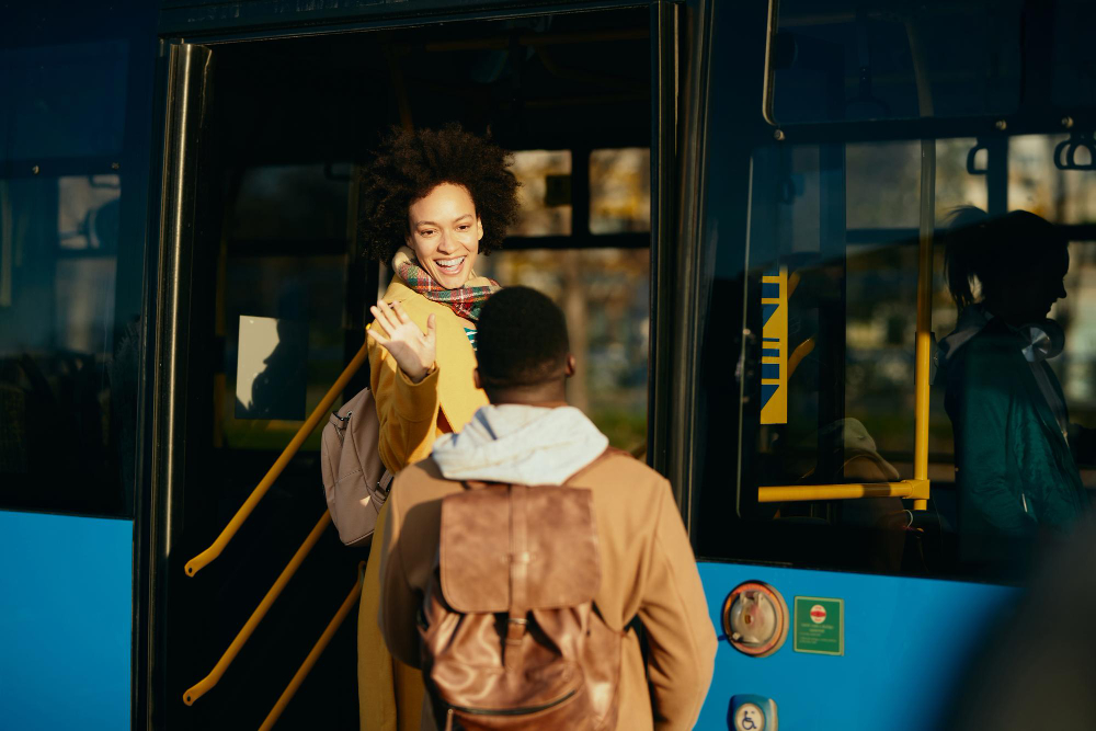 photo-of-people-saying-goodbye-in-Dutch-as-woman-gets-on-bus