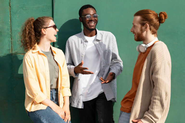 photo-of-people-standing-together-talking-in-Dutch-using-Dutch-phrases