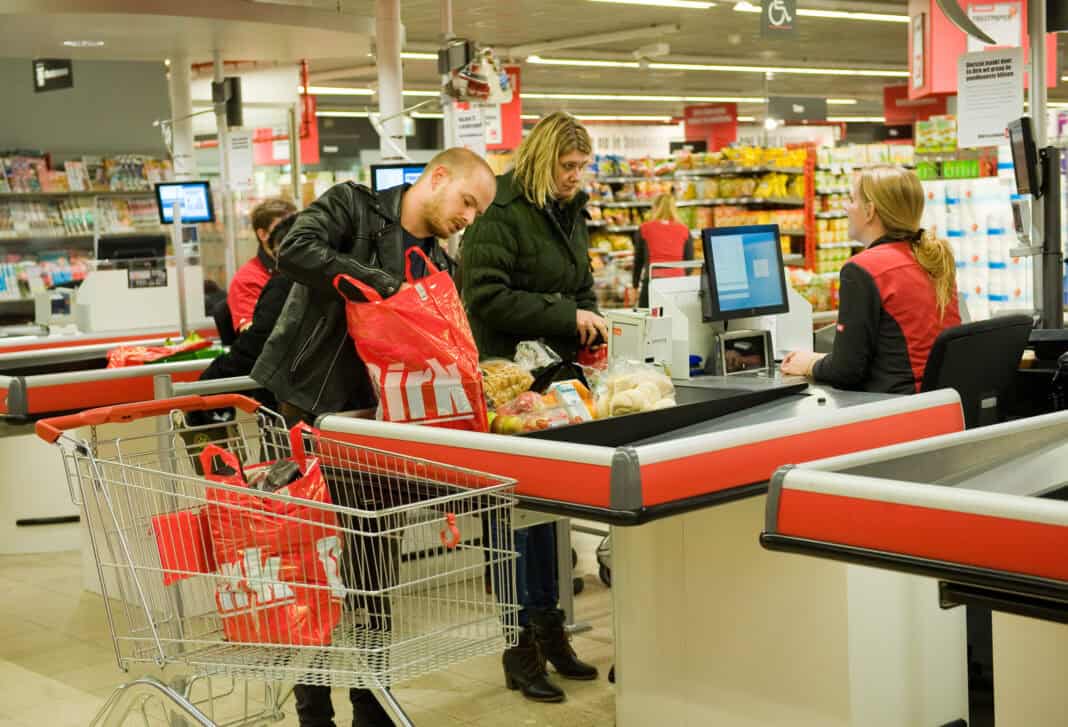photo-of-man-and-woman-at-Dirk-supermarket-checkout