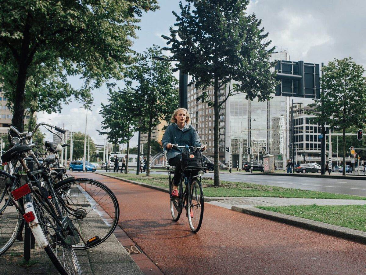 Dutch-woman-riding-on-a-bike-to-work-on-a-cycle-lane-in-Amsterdam