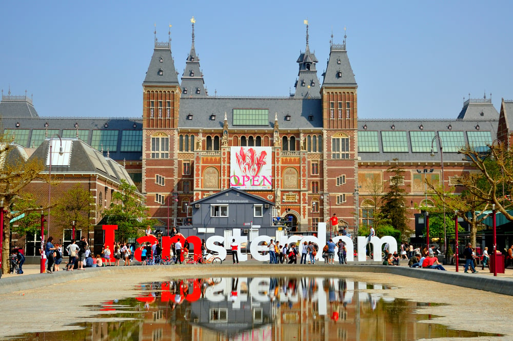 picture-of-Rijksmuseum-with-I-am-Amsterdam-sign