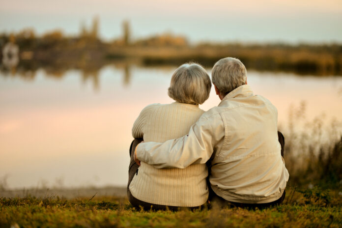 elderly-couple-in-nature