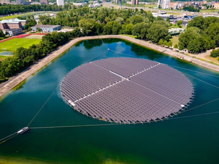 Solar island that rotates with the sun opened in Rotterdam