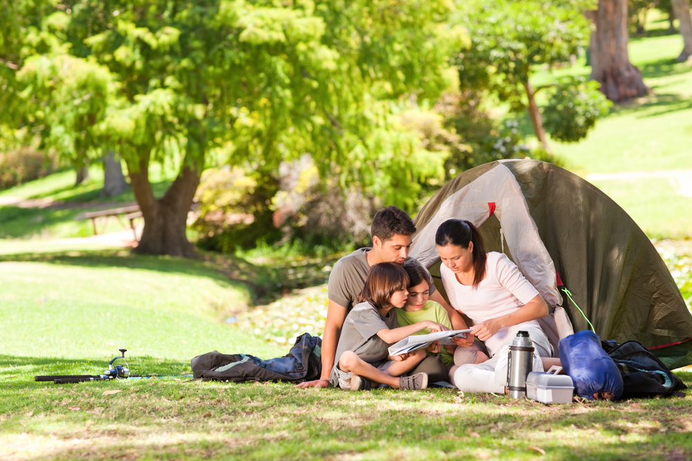 Family-camping-with-kids-in-france