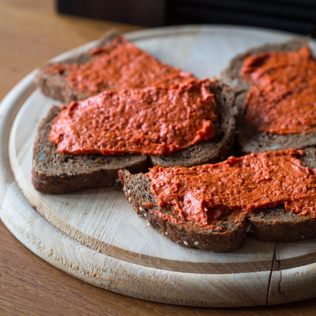 Photo-of-raw-meat- filet-Americainon-toast