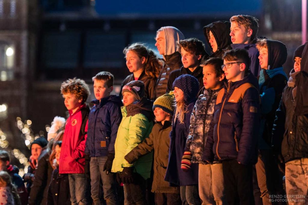 kids-staring-at-bonfire