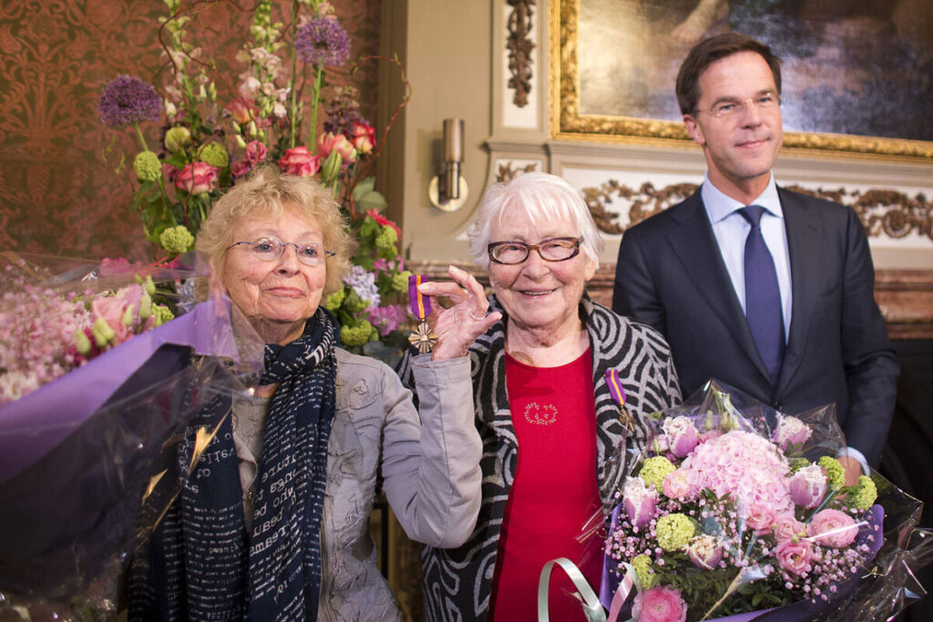 Photo of Freddie Oversteegen with President Mark Rutte