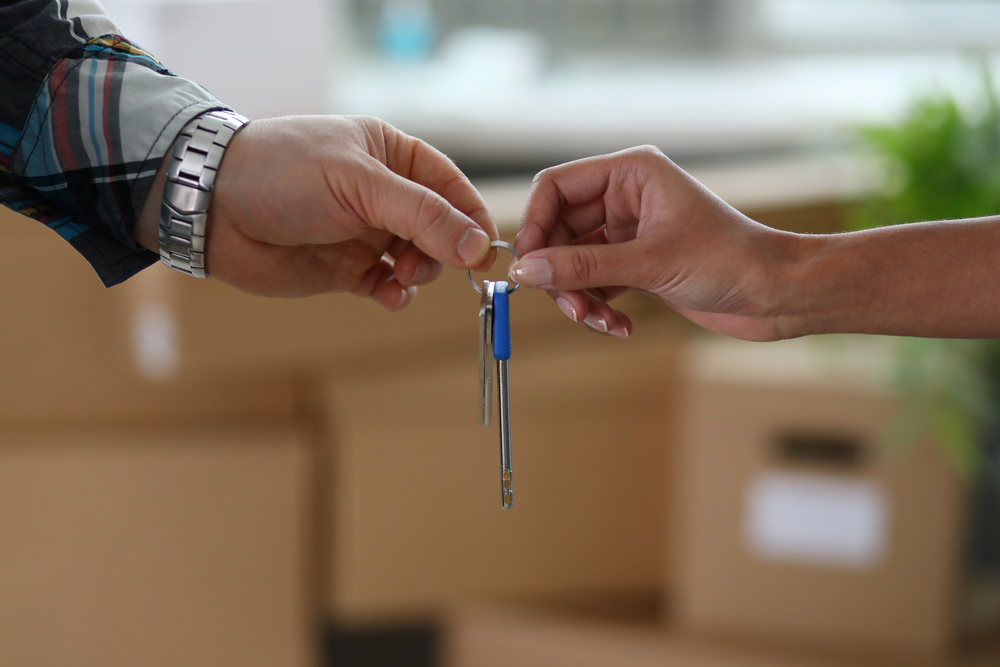 photo-of-landlord-handing-over-keys-to-tenant
