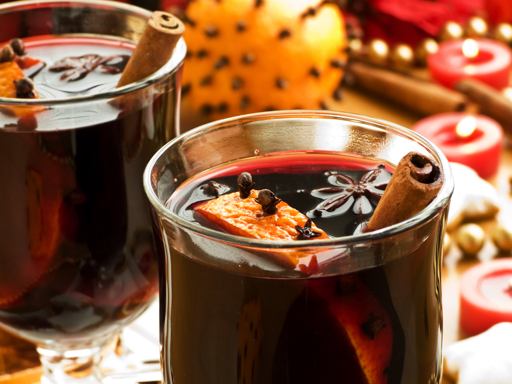 photo-of-two-glass-mugs-filled-with-mulled-wine-and-spices
