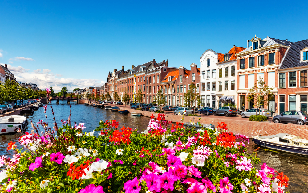 Canalside-view-of-Haarlem-in-the-Netherlands