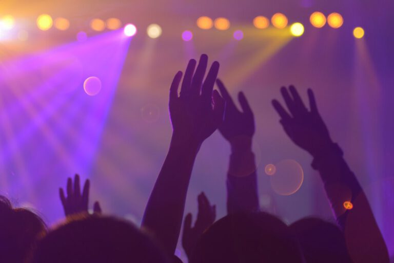 Police pledge solidarity: Dutch nightclubs to open Saturday without interference
