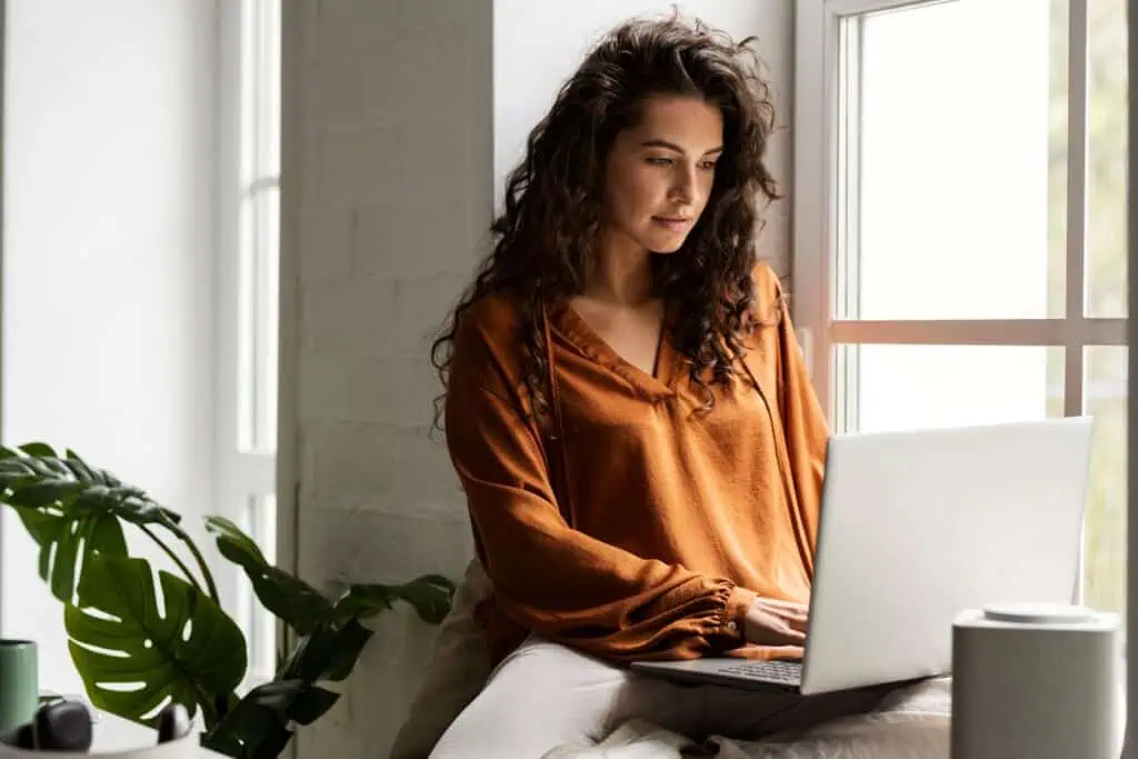 international-working-on-her-laptop-at-home-with-a-dutch-internet-connection