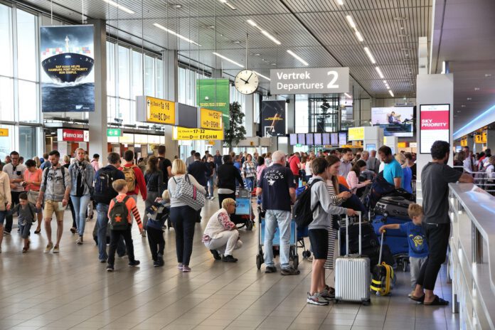 Photo-of-busy-terminal-in-Schiphol-airport