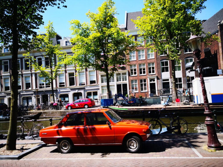 How people park their cars in Amsterdam is downright terrifying (video inside)