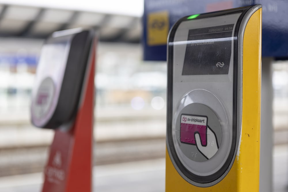 Electronic-pole-to-pay-for-train-travel-in-the-Netherlands