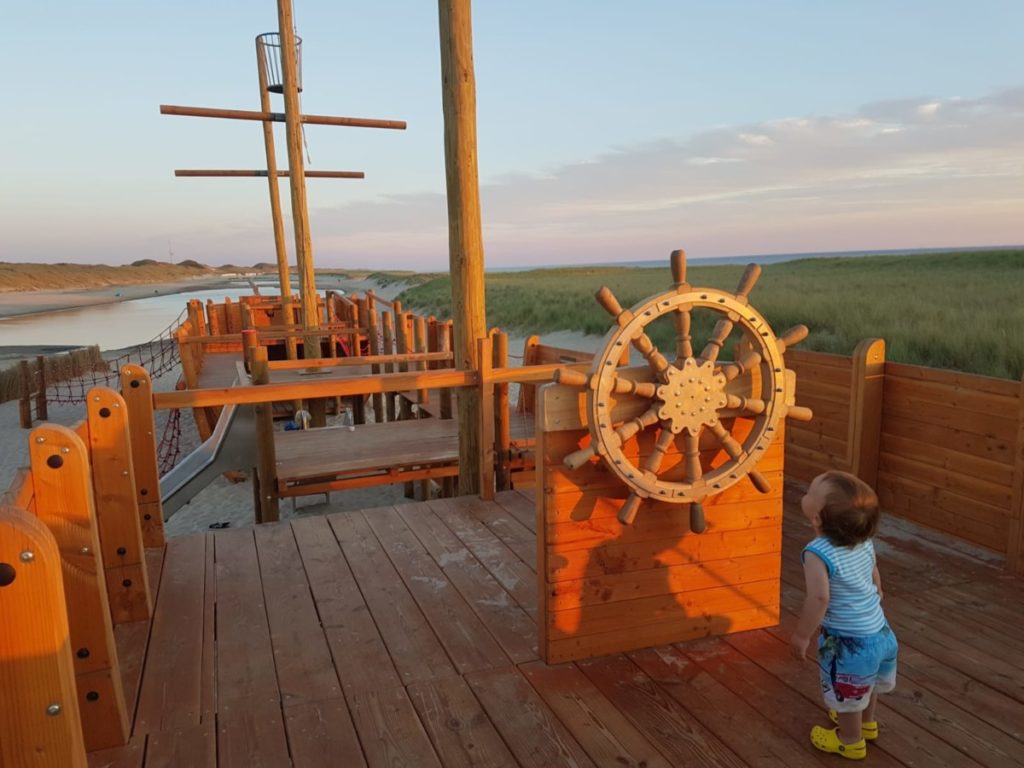 Dutch Beaches: Camperduin's play ship