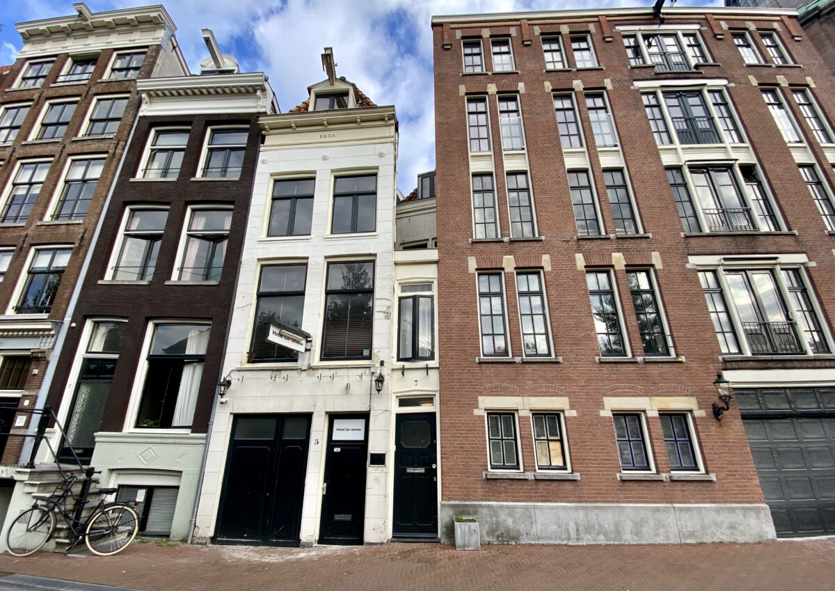 photo of narrow house amsterdam