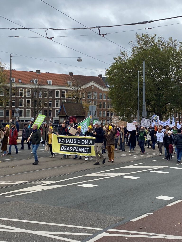 Amsterdam joined the party: thousands of protesters gathered to demand more climate action