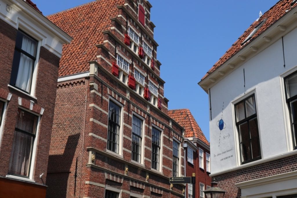 foto-de-het-gerecht-antiga-escola-latina-de-Rembrandt-em-Leiden-Holanda 