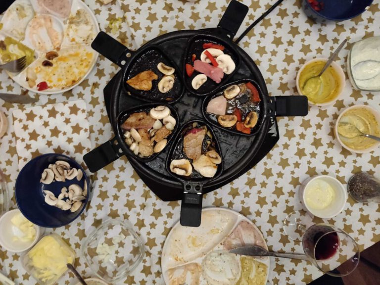 Dutch Quirk #112: Invite family over to fry food on tiny table-top barbecues