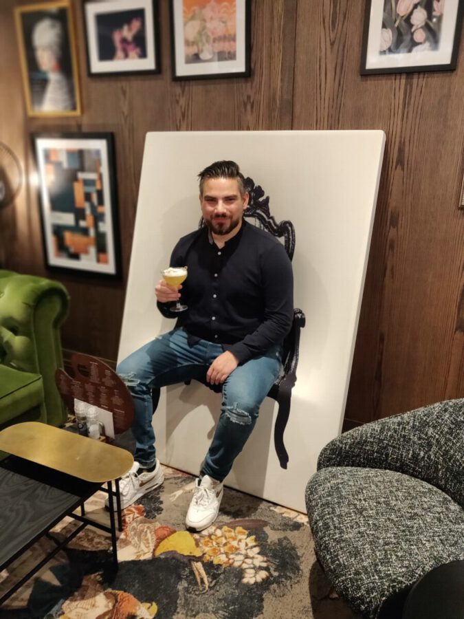 photo-of-man-sitting-in-fancy-restaurant-The-Hague