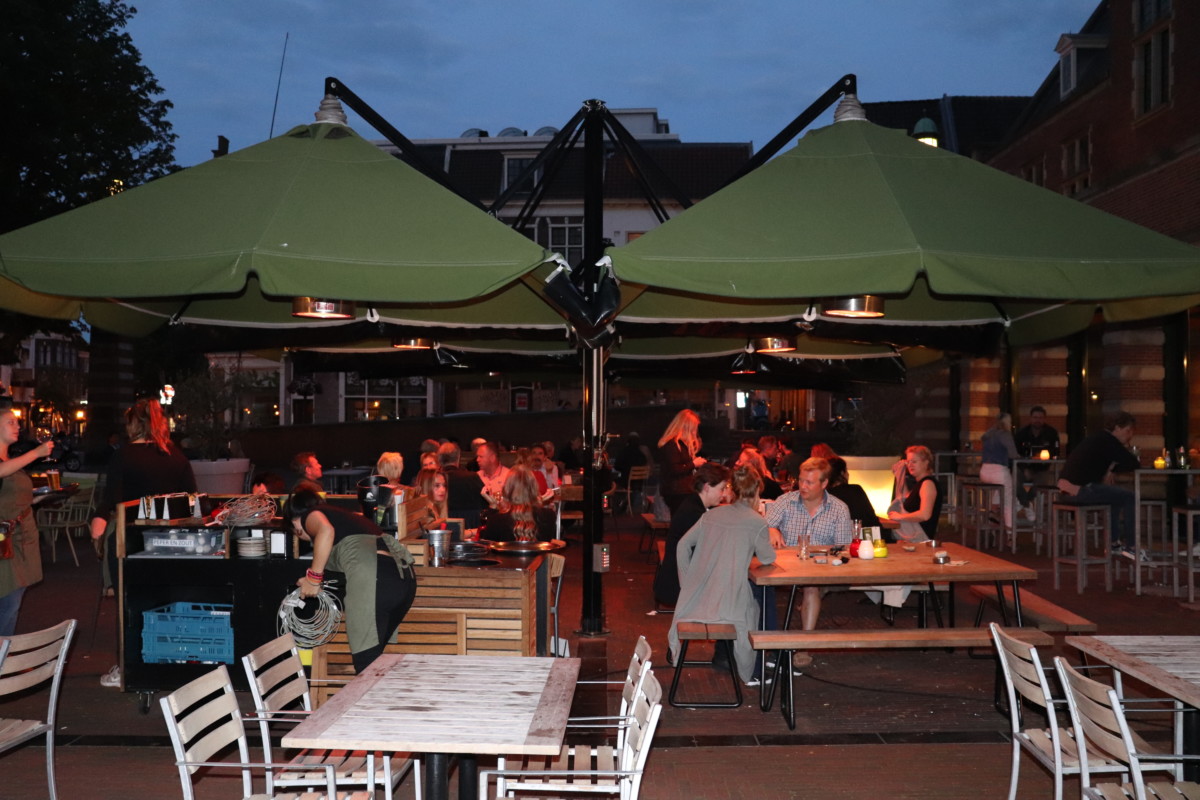 Photo-of-people-dining-out-in-Leiden-city-centre