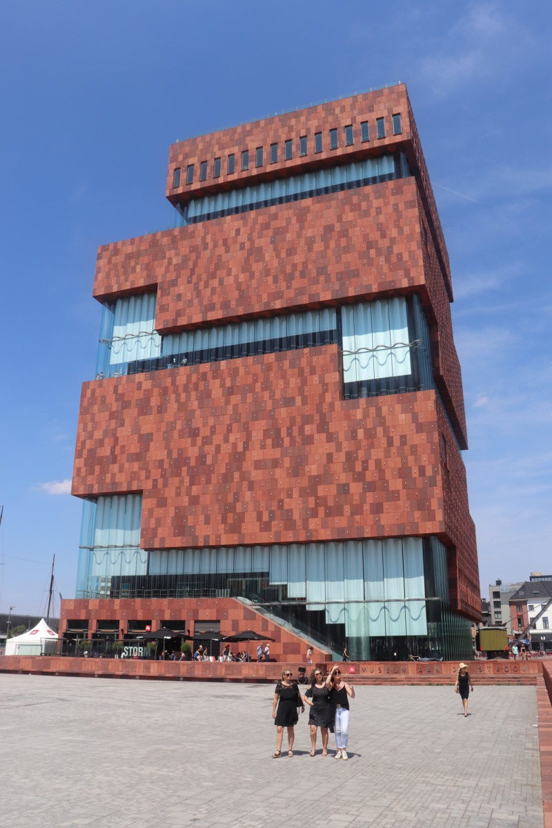 museum aan de stroom in antwerp