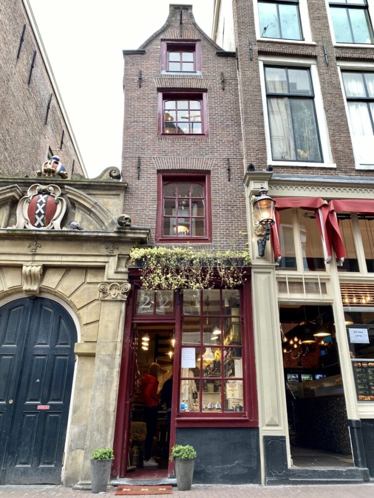 photo-of-narrowest-house-in-amsterdam