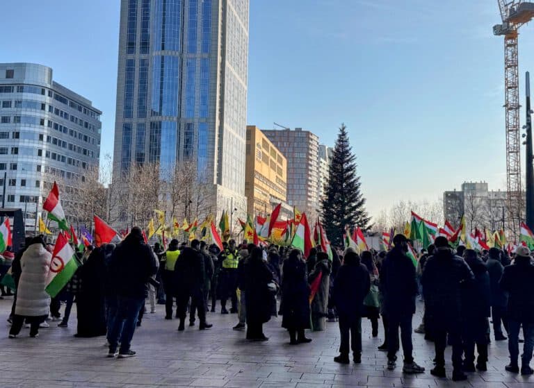 Hundreds of Kurds protest outside Dutch parliament over Syria conflict