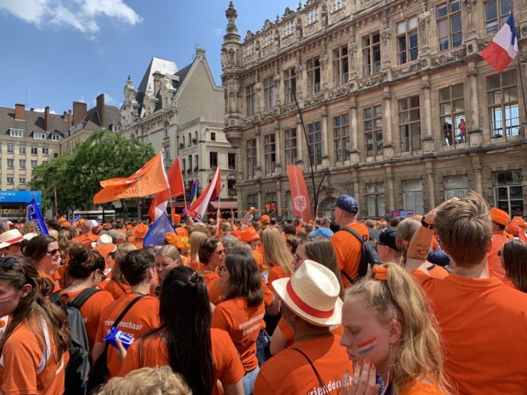 YAASSS ORANJELEEUWINNEN!! Dutch team goes to the WC Final in France after beating Sweden with 1-0