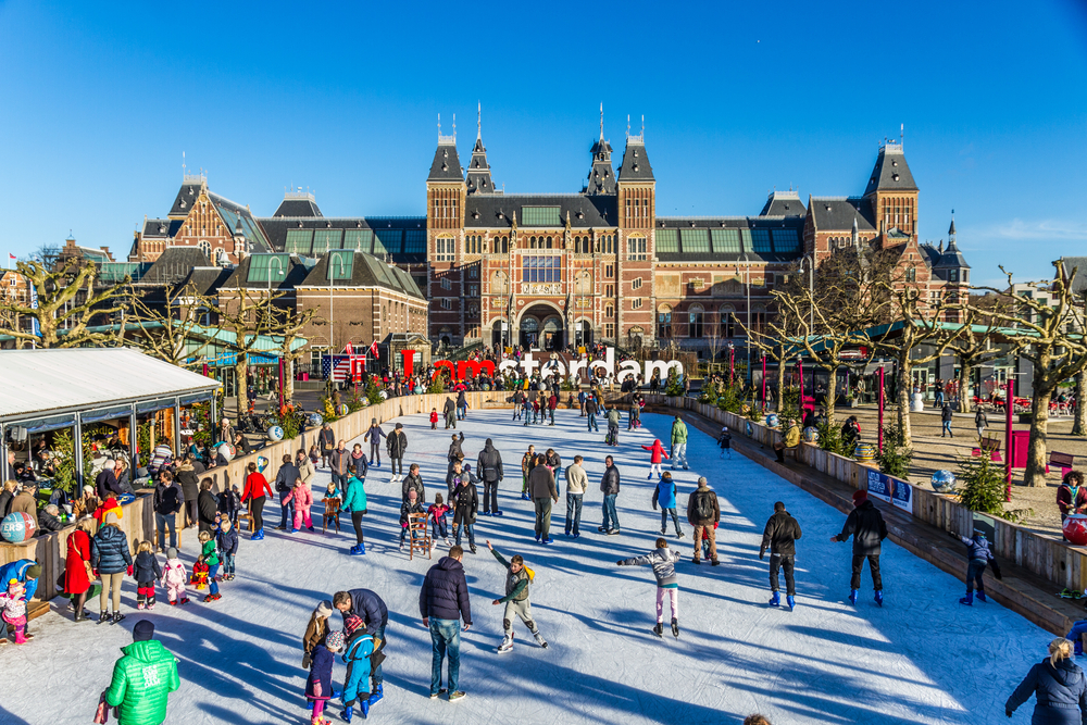 people-ice-skating-outside-the-rijksmuseum