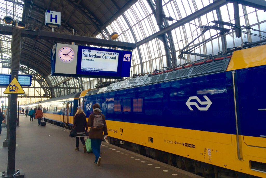 Intercity-direct-train-in-amsterdam-central-station-to-rotterdam