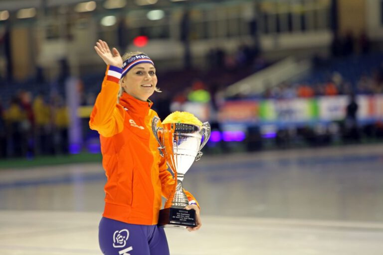 Dutch ice skaters auction off their suits to raise money for Ukraine