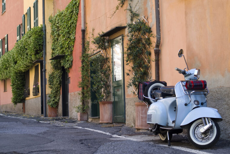 Dutchie (19) gets a heavy fine for cruising a scooter through Venice