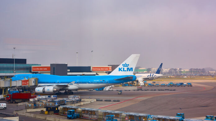 picture-of-KLM-plane-in-Amsterdam-airport