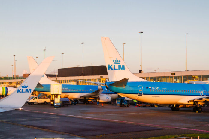 KLM-planes-schiphol-airport-runway