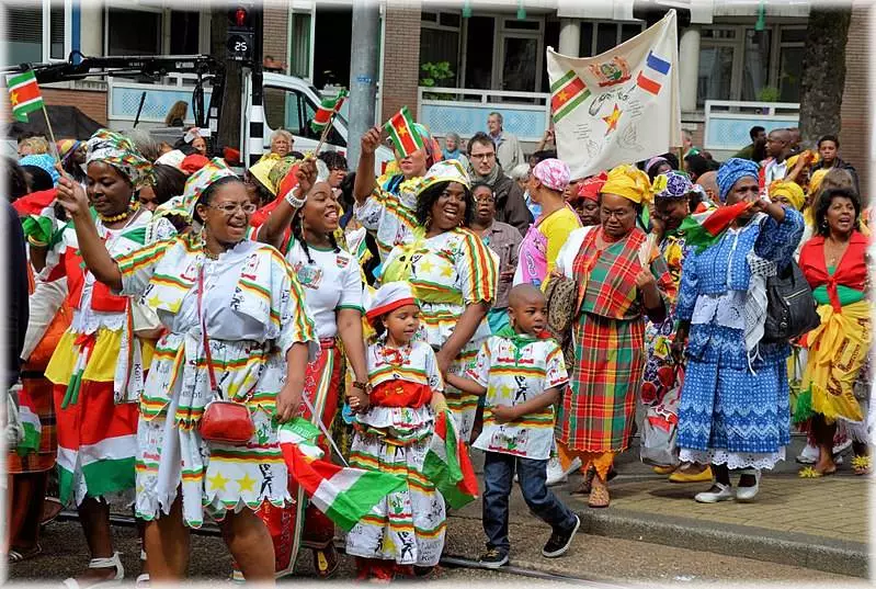 Suriname-women-and-children-celebrating-Keti-Koti-festival-in-traditional-dress