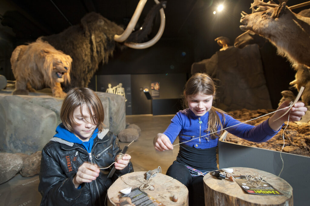 kids-in-wooly-mammoth-exhibit-nature-musuem-in-tilburg