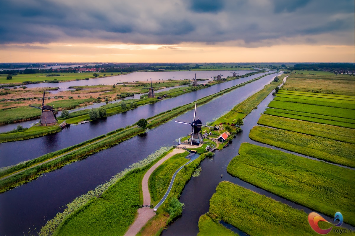 visit the windmills of kinderdijk