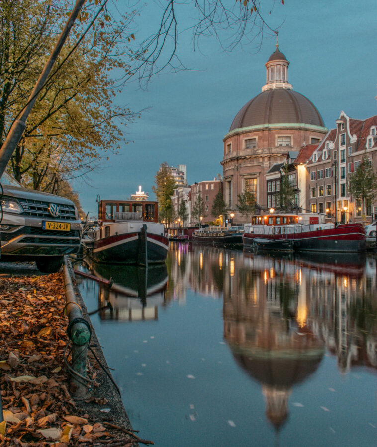 dutch-canals-in-the-autumn-at-dusk