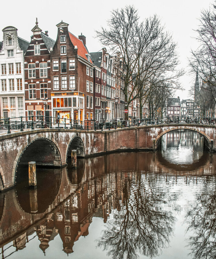 quirky-amsterdam-canal-houses-by-old-bridge