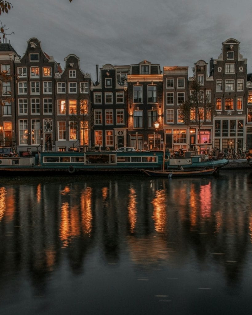light-from-canal-houses-in-amsterdam